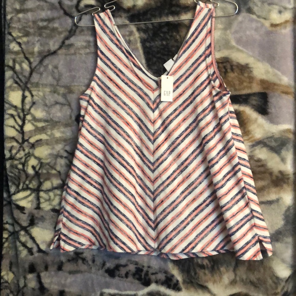 Gap NWT Womans Small Chevron Style Tank